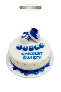  Tort na chrzest z bucikami dla chłopca