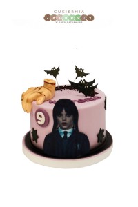 Tort Wednesday dla dziewczynki