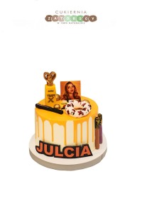 Tort z Kosmetykami dla Nastolatki