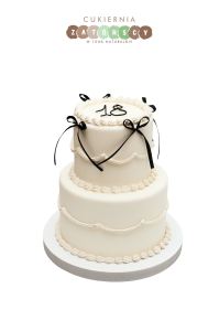 Tort Na 18-ste Urodziny Dla Kobiety w Kremie