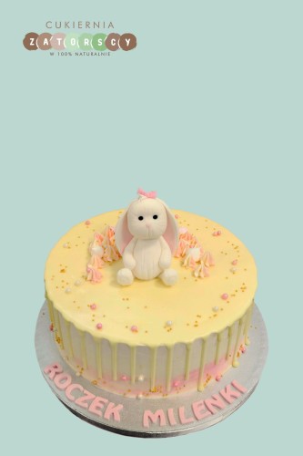 tort-na-roczek-z-zajaczkiem-kroliczkiem-dziewczynki-dla-dzieci-cukiernia-krakow-zatorscy-zamowienia-online-naturalne-tradycyjne-wypieki-smak-malina-dostawa-pierwsze-urodziny.jpg