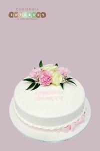  Tort na chrzest z żywymi kwiatami