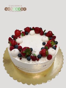  Tort Klasyczny w kremie z owocami