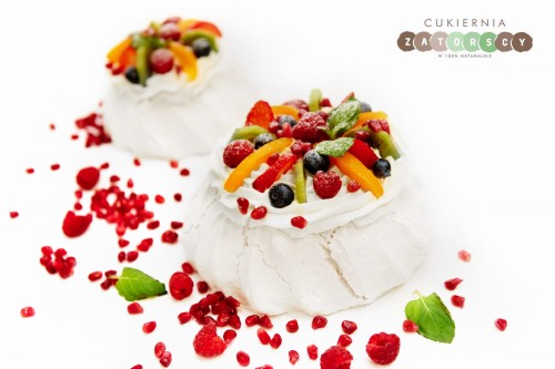 beza-pavlova-z-owocami-truskawka-malina-granat-smietana-naturalna-cukiernia-krakow-zatorscy-sklep-online-dostawa-do-domu.jpg
