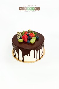  Tort klasyczny Drip Cake z Owocami