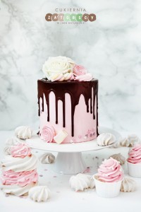 Tort klasyczny Drip Cake z Kwiatami