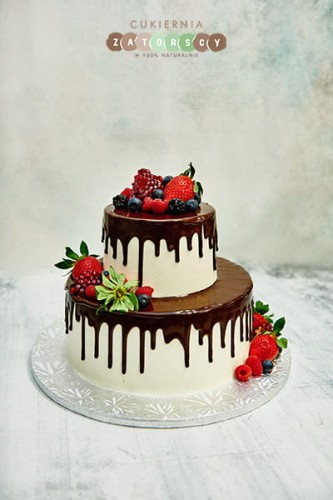 tort-drip-cake-naked-ze-swiezymi-owocami-oblany-czekolada-cukiernia-krakow-zatorscy-zamowienia-online-dostawa-do-domu-naturalne-torty.jpg