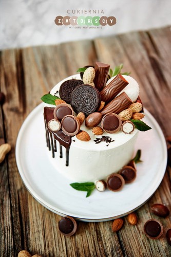 tort-urodzinowy-elegancki-z-czekoladkami-cukiernia-krakow-zatorscy-zamowienia-online-dostawa-do-domu-naturalne-pyszne-torty.jpg